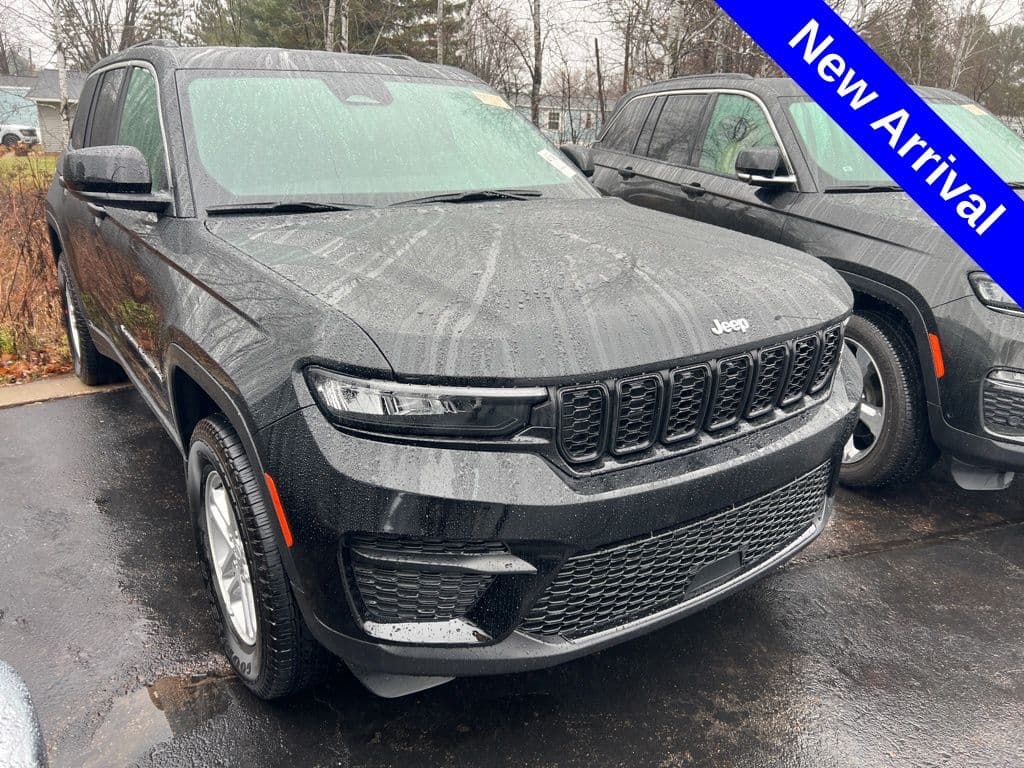 2024 Jeep Grand Cherokee Laredo — photo 1 of 2