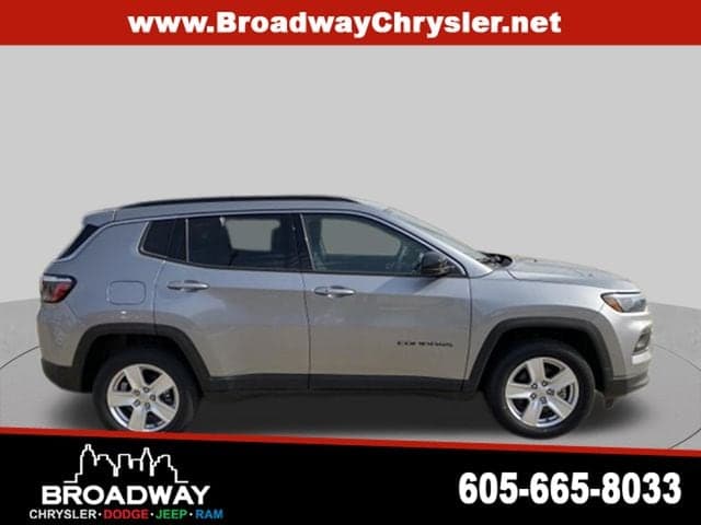 2022 Jeep Compass Latitude — photo 1 of 16