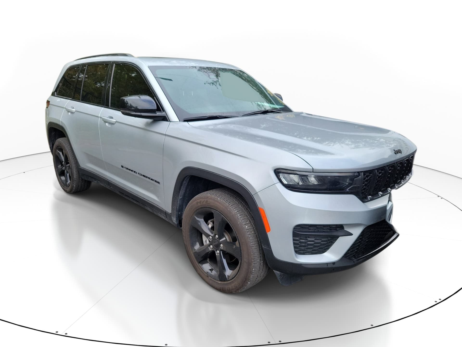 2025 Jeep Grand Cherokee Altitude X — photo 1 of 10