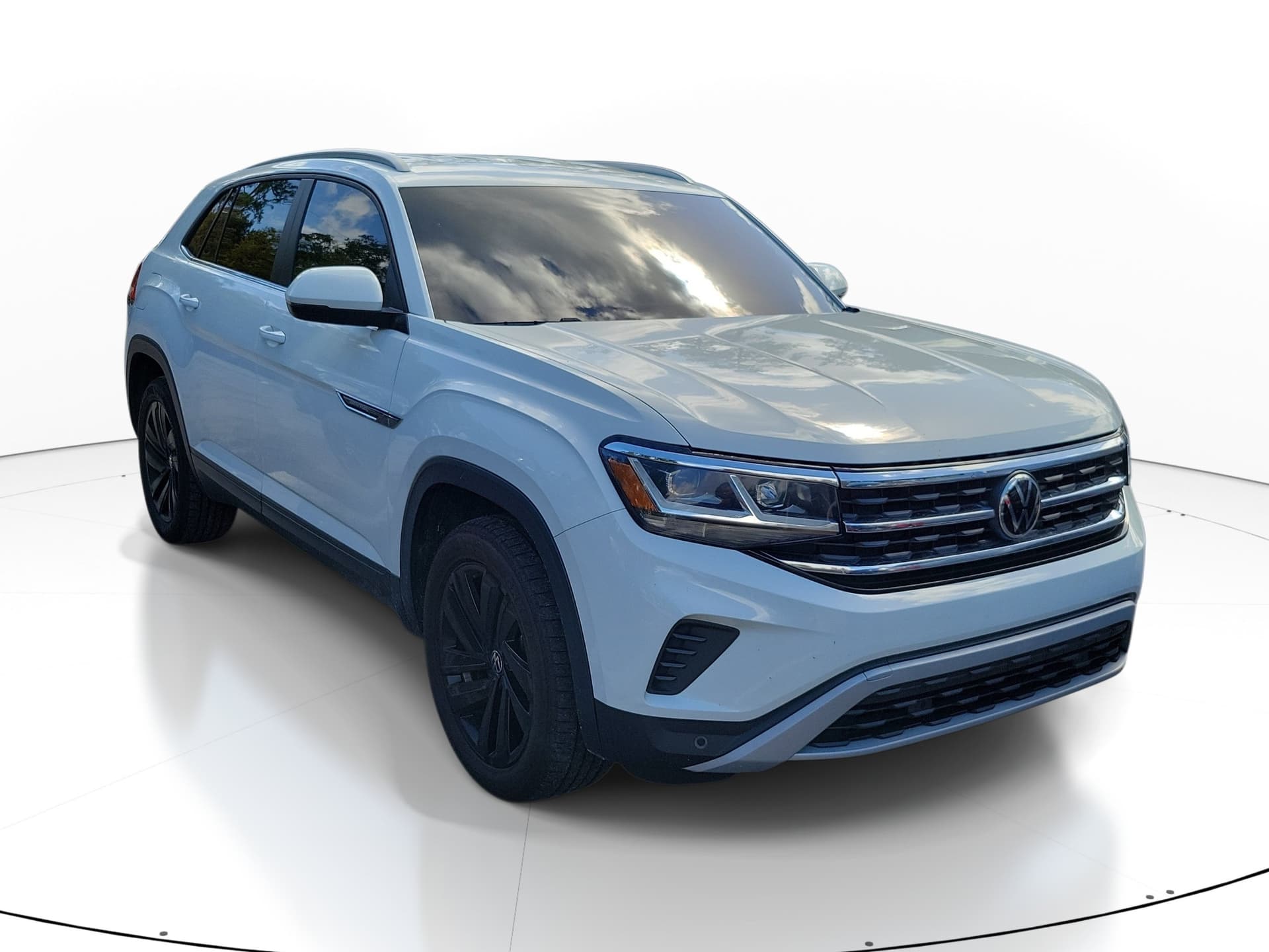 2021 Volkswagen Atlas Cross Sport 2.0T SE w/Technology — photo 1 of 10