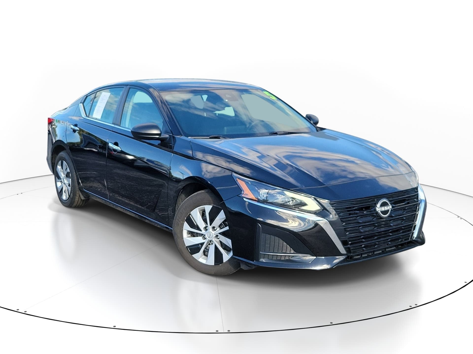 2025 Nissan Altima S — photo 1 of 31