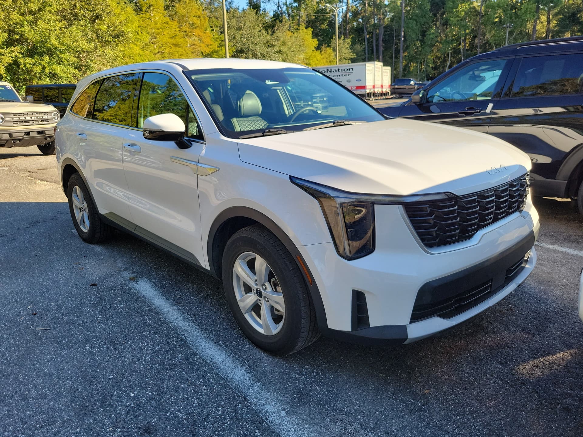 2024 Kia Sorento LX — photo 1 of 10