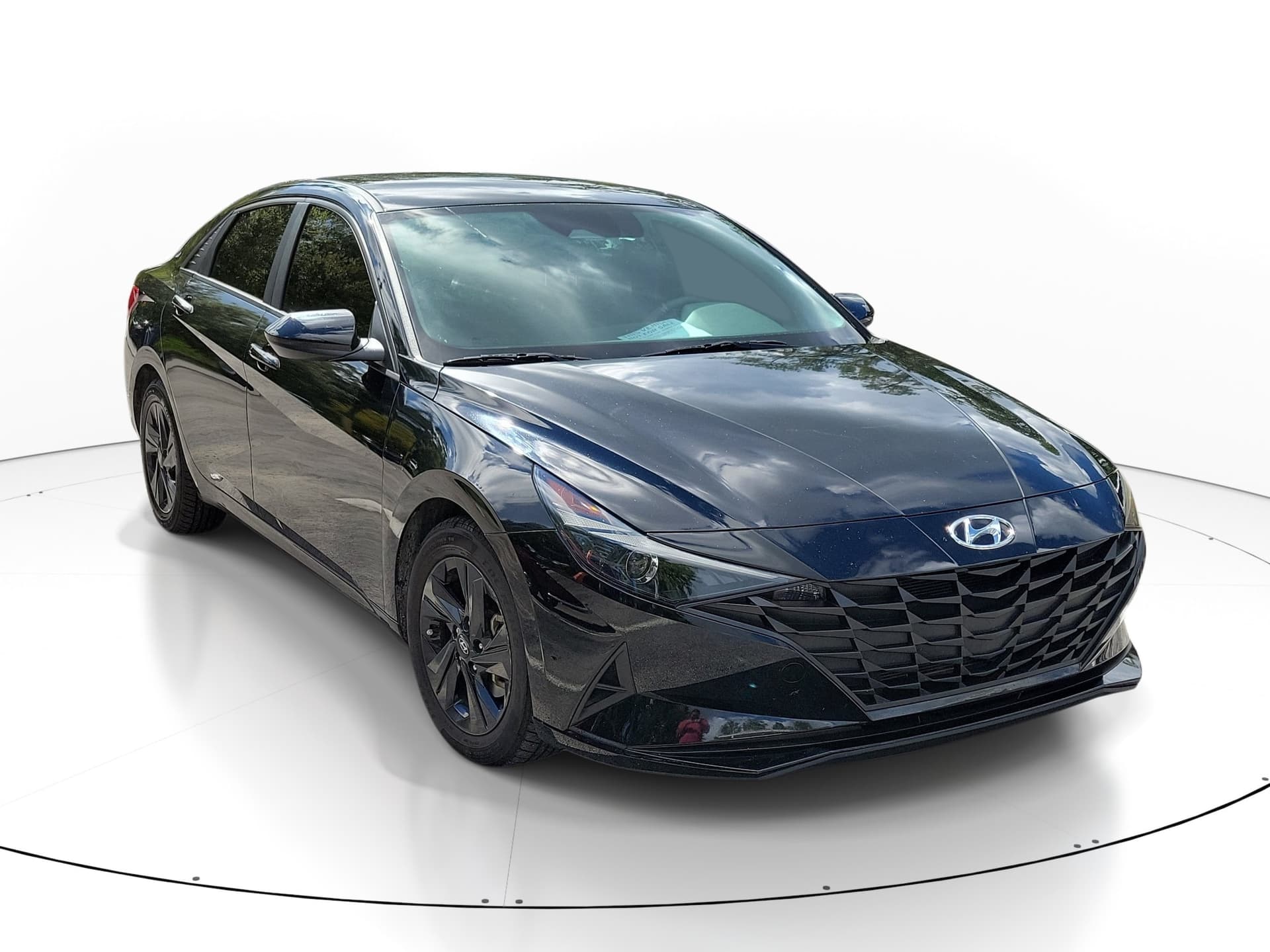 2023 Hyundai Elantra SEL — photo 1 of 10