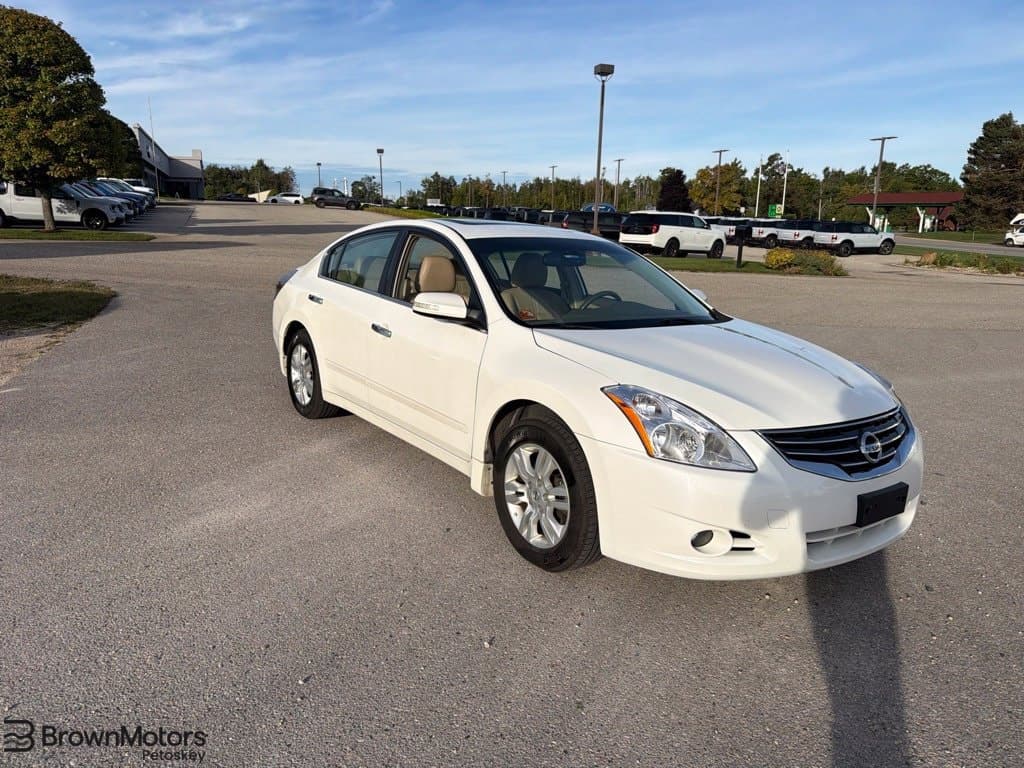 2010 Nissan Altima 2.5 SL — photo 1 of 10