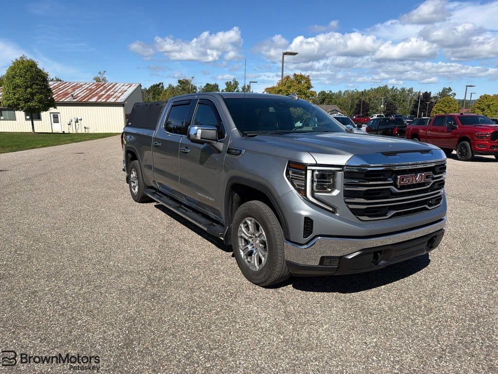 2024 GMC Sierra 1500 SLT — photo 1 of 17
