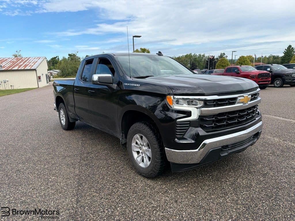 2022 Chevrolet Silverado 1500 LT — photo 1 of 10