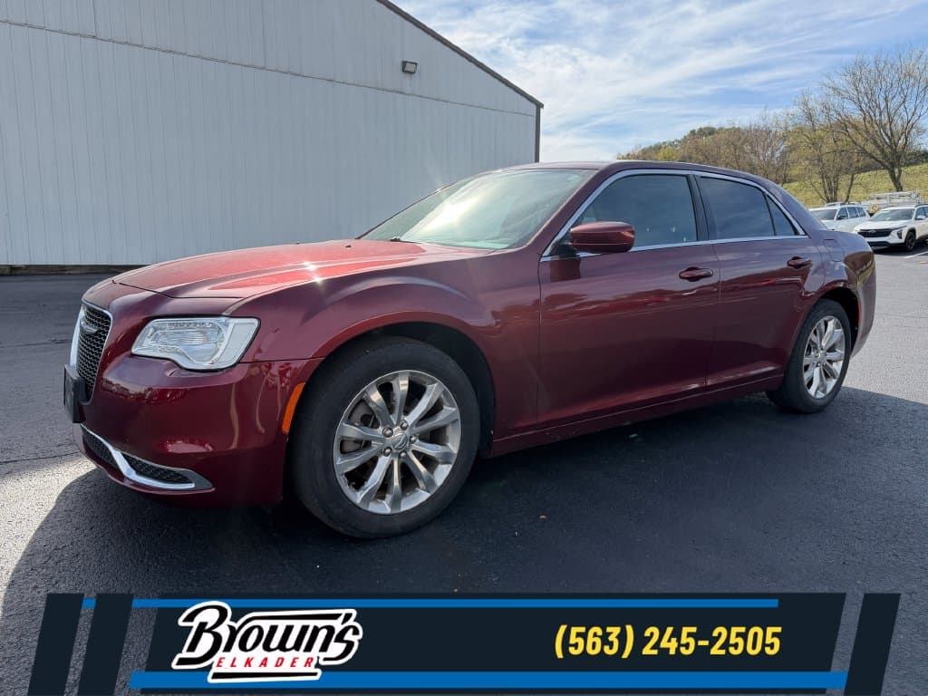 2017 Chrysler 300 Limited — photo 1 of 9