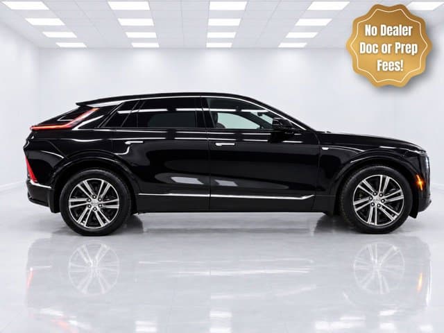 2024 Cadillac LYRIQ Luxury — photo 1 of 31