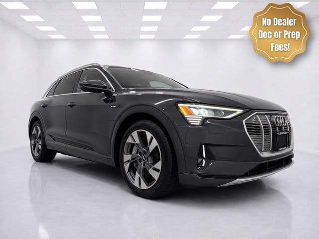 2021 Audi e-tron Premium — photo 1 of 46