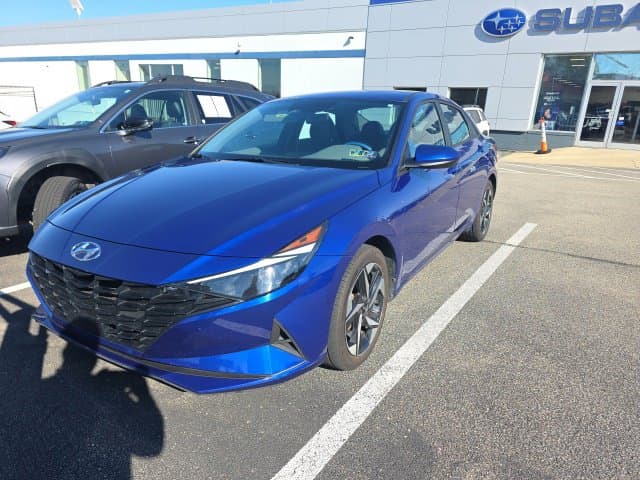 2023 Hyundai Elantra SEL — photo 1 of 5