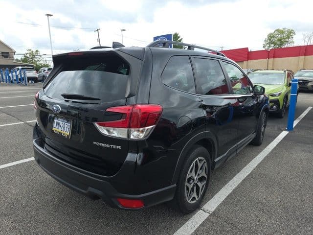 2024 Subaru Forester Premium — photo 1 of 5