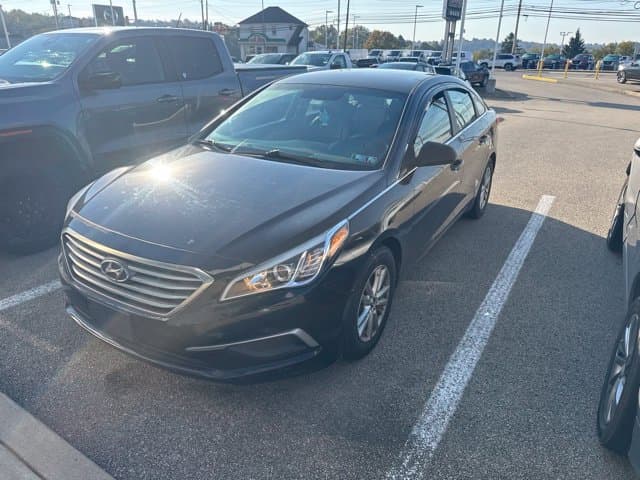 2017 Hyundai Sonata Base — photo 1 of 5