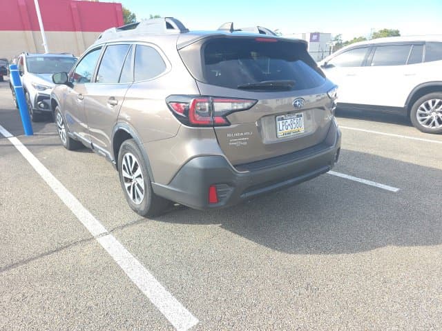 2021 Subaru Outback Premium — photo 1 of 5