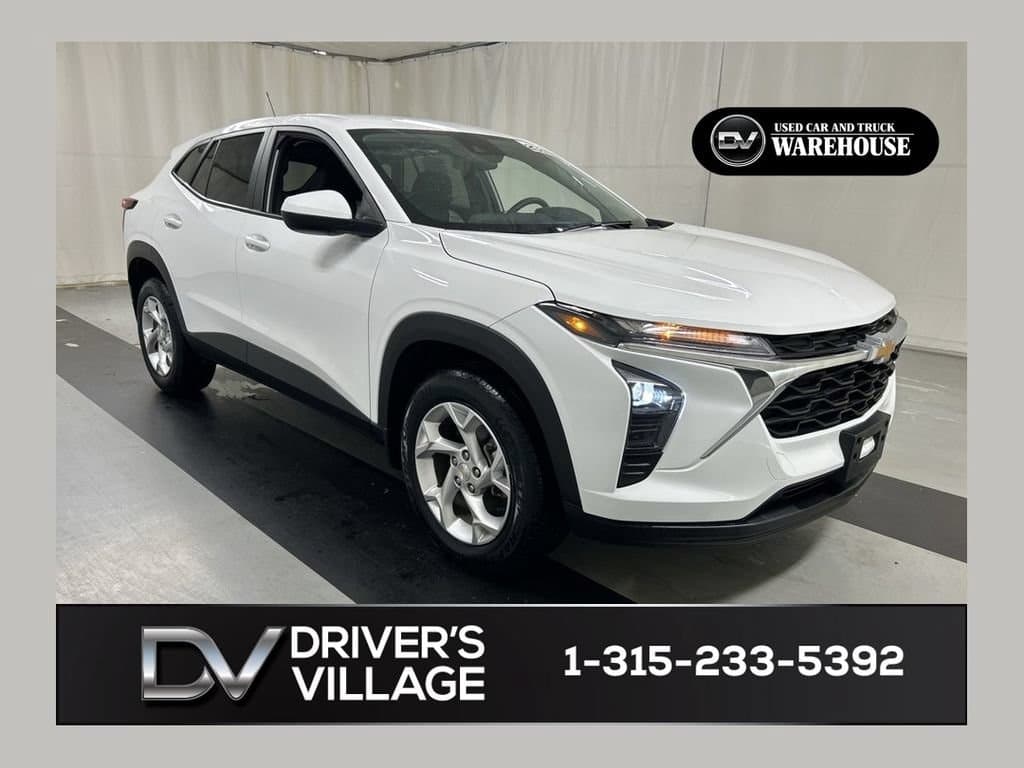 2024 Chevrolet Trax LS — photo 1 of 23