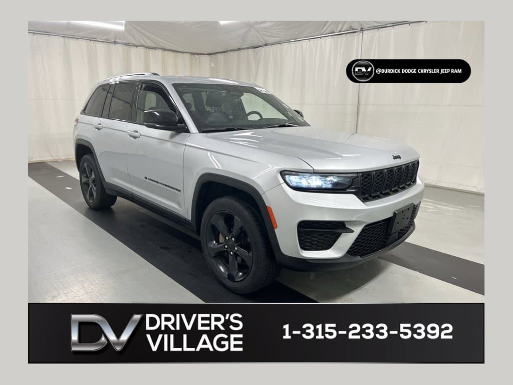 2023 Jeep Grand Cherokee Laredo — photo 1 of 23