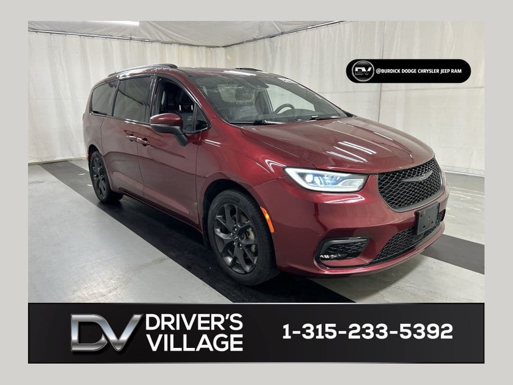 2023 Chrysler Pacifica Touring L — photo 1 of 25