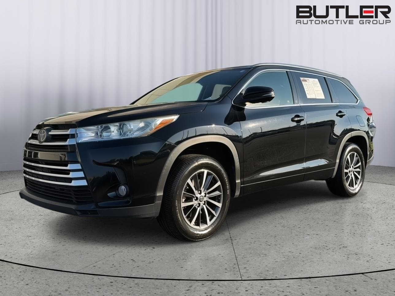 2017 Toyota Highlander XLE — photo 1 of 44