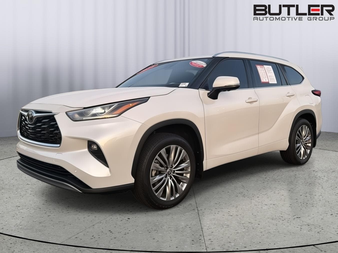 2024 Toyota Highlander Platinum — photo 1 of 44