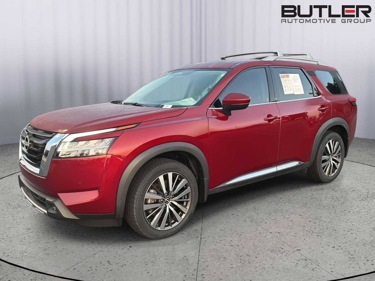 2022 Nissan Pathfinder Platinum — photo 1 of 46