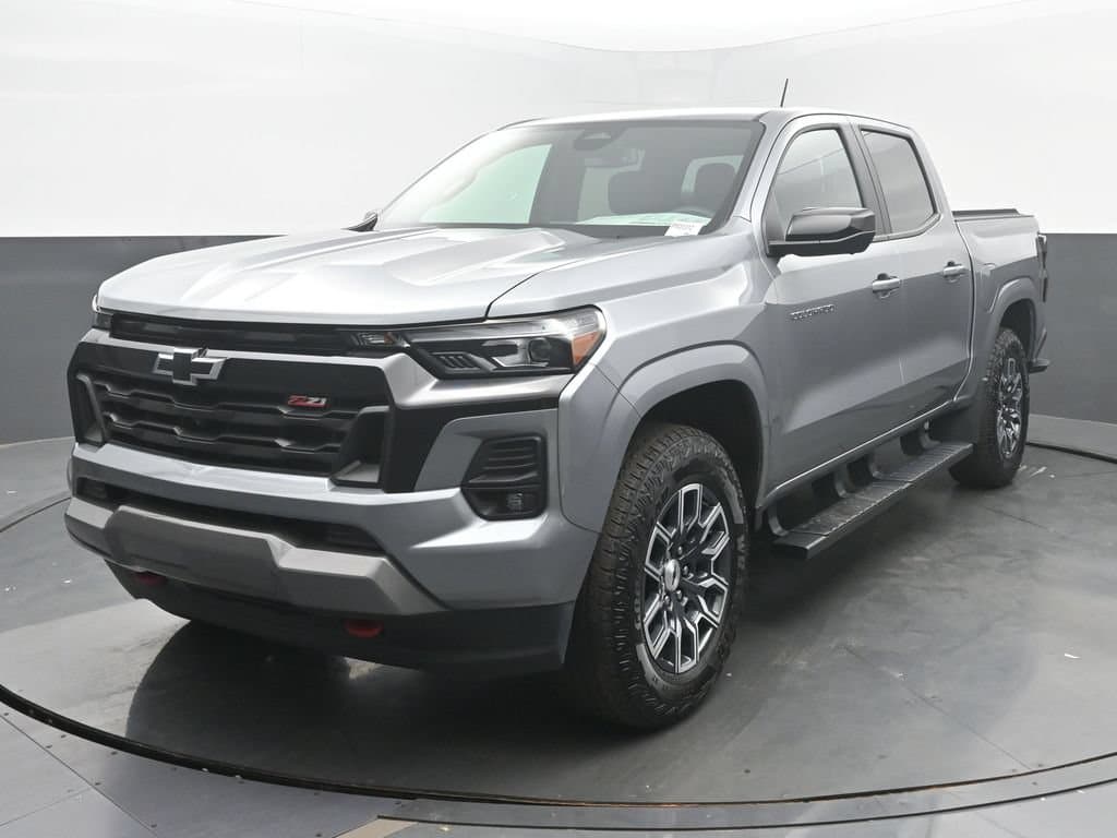 2025 Chevrolet Colorado Base — photo 1 of 68