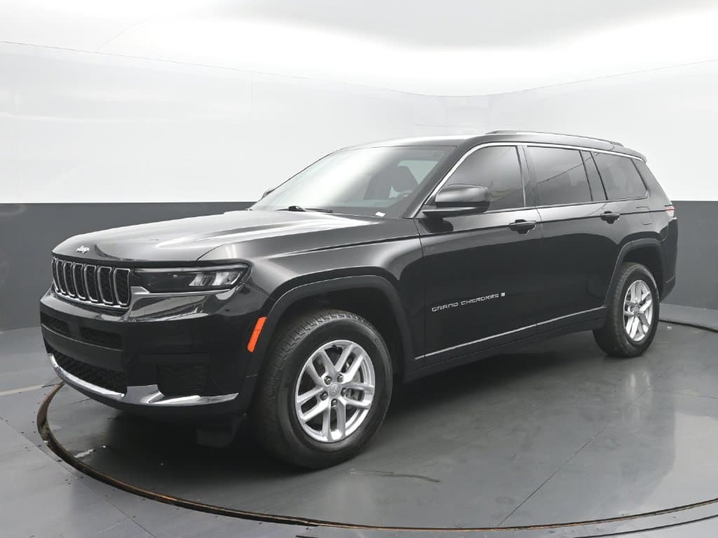 2023 Jeep Grand Cherokee L Laredo — photo 1 of 69