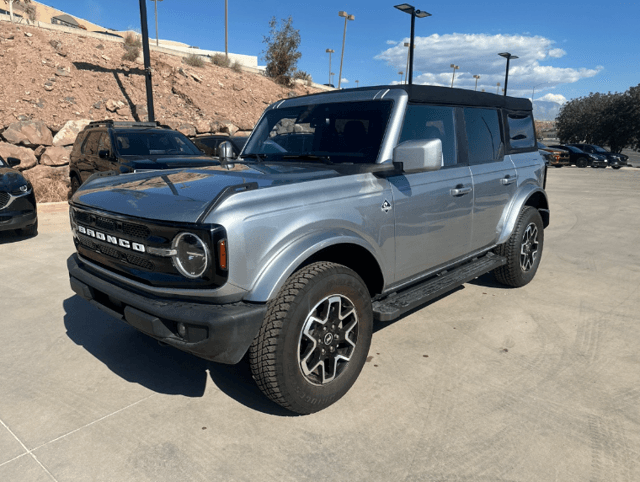 2023 Ford Bronco Outer Banks — photo 1 of 12