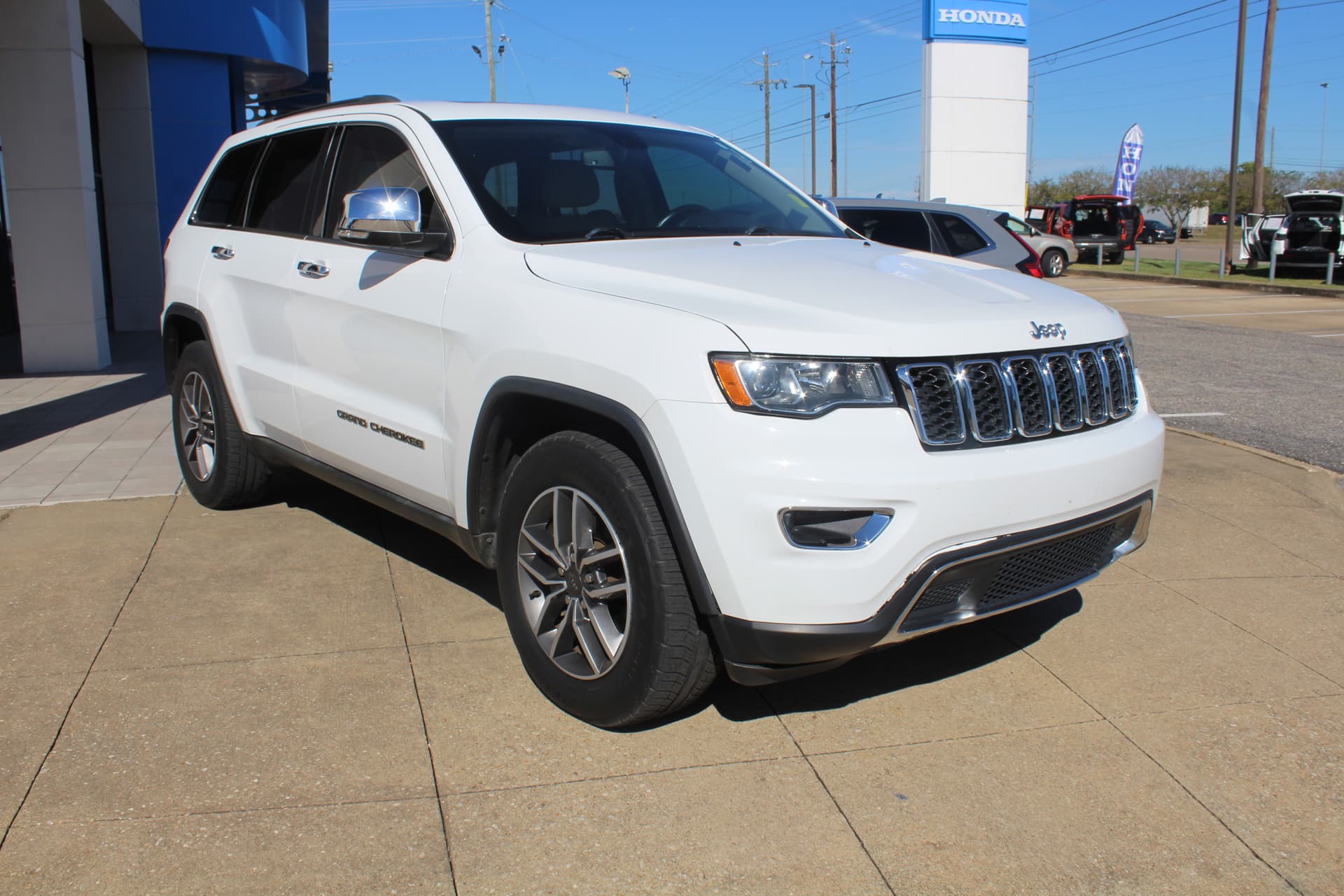 2020 Jeep Grand Cherokee Limited — photo 1 of 25