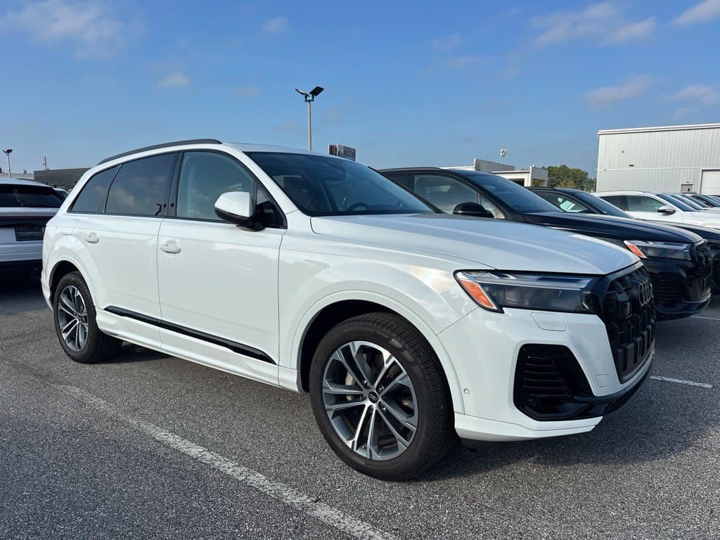 2026 Audi Q7 Base — photo 1 of 6
