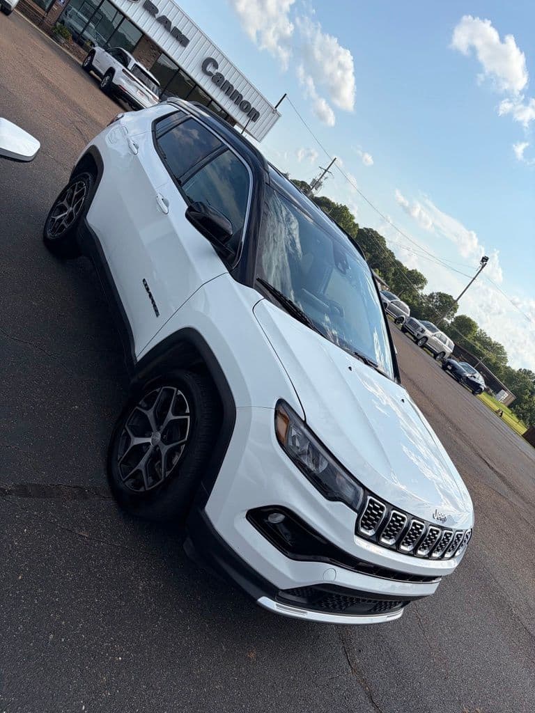 2024 Jeep Compass Limited — photo 1 of 34