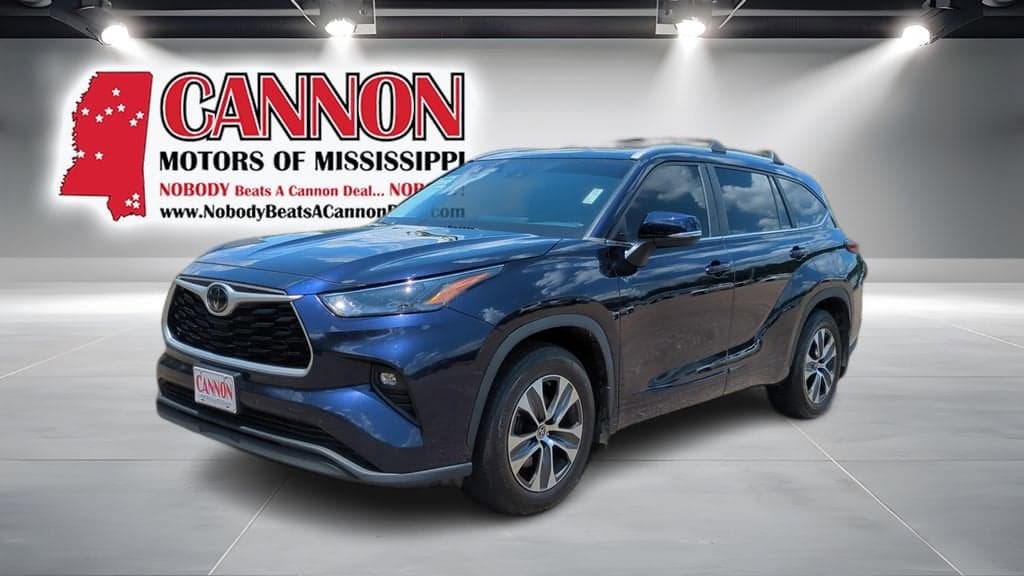 2023 Toyota Highlander L — photo 1 of 26