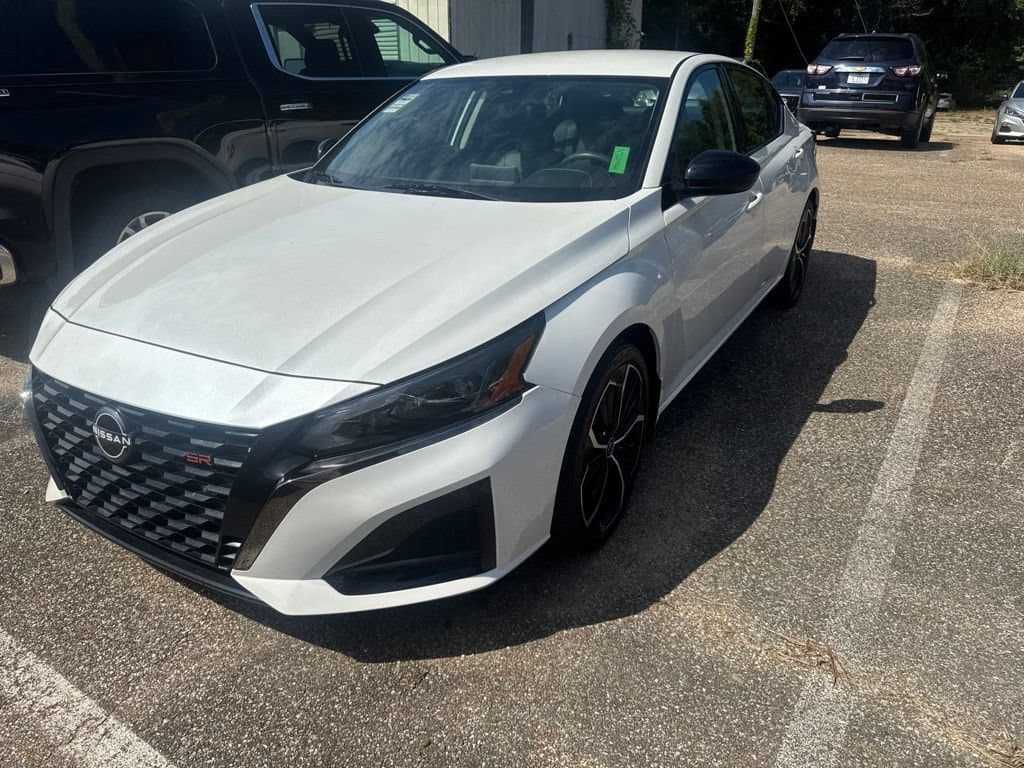 2024 Nissan Altima 2.5 SR — photo 1 of 4
