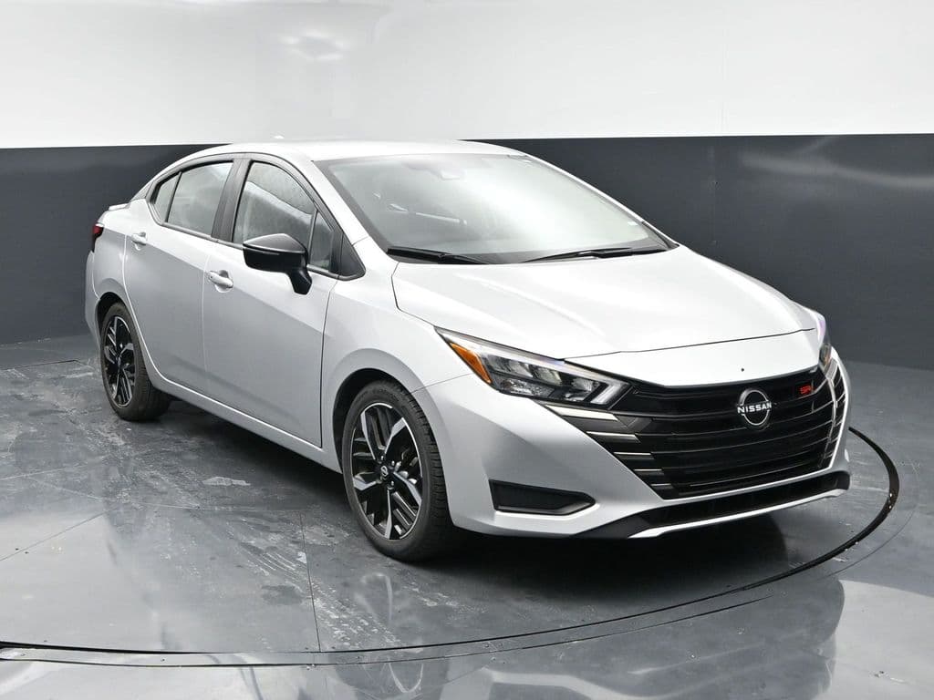 2024 Nissan Versa SR — photo 1 of 41