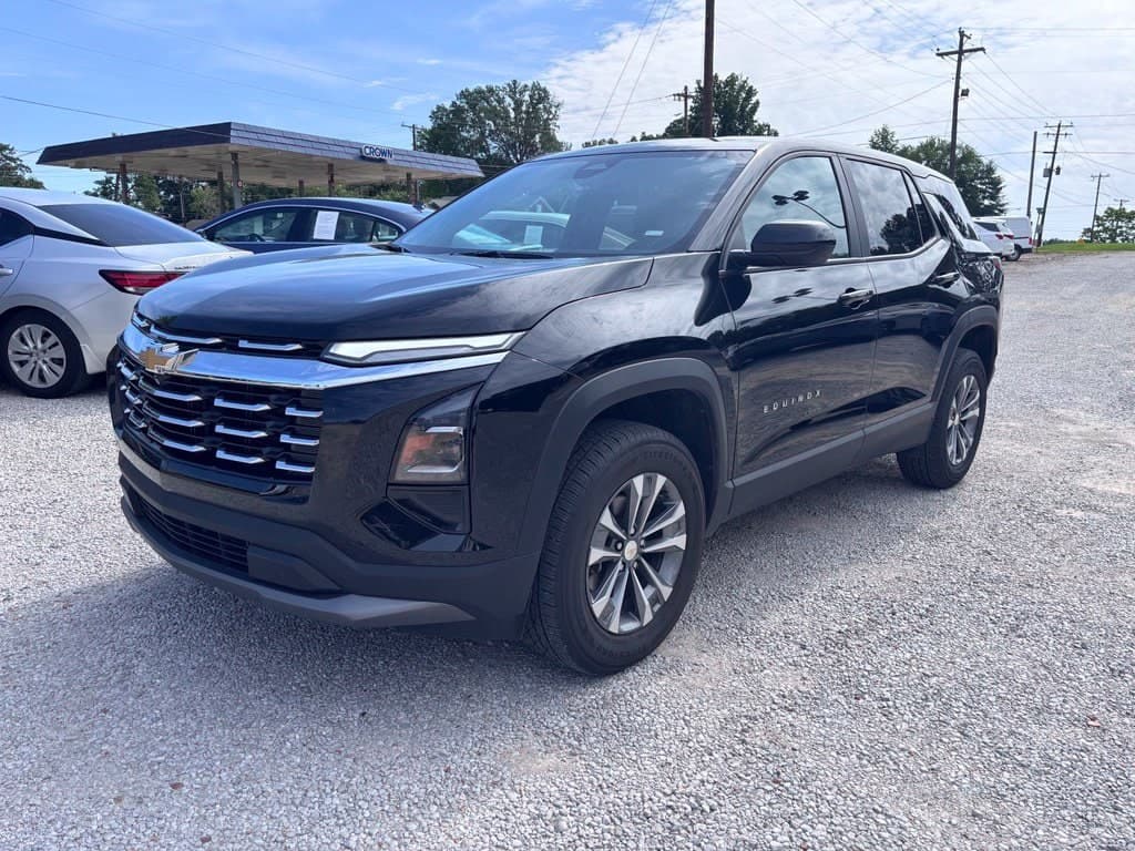 2026 Chevrolet Equinox FWD LT — photo 1 of 9