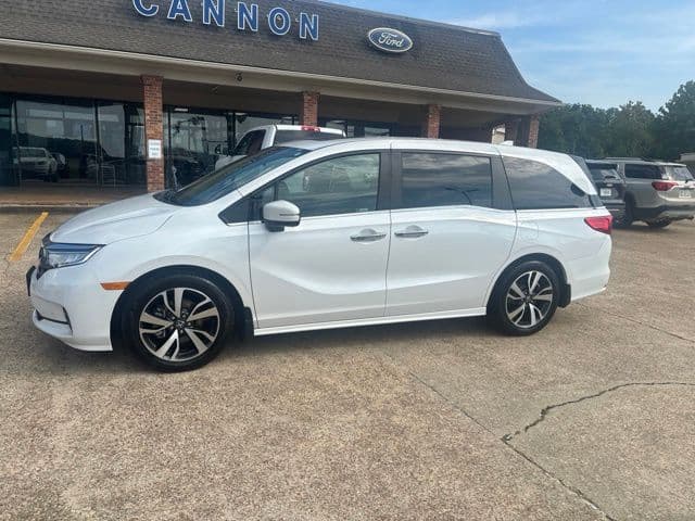 2024 Honda Odyssey Touring — photo 1 of 27