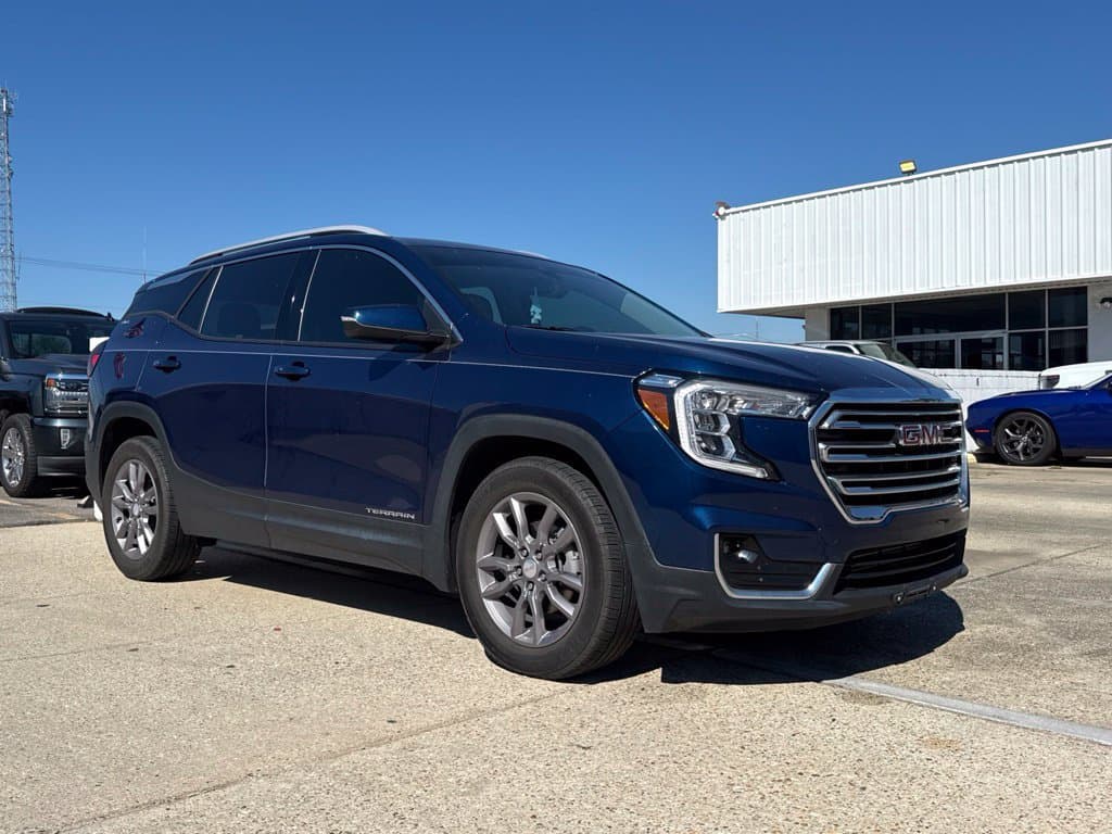2023 GMC Terrain SLT — photo 1 of 4
