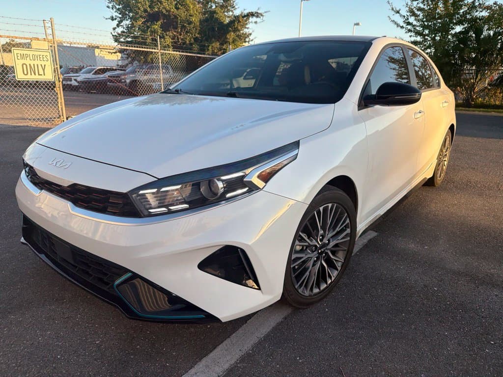 2024 Kia Forte GT-Line — photo 1 of 4