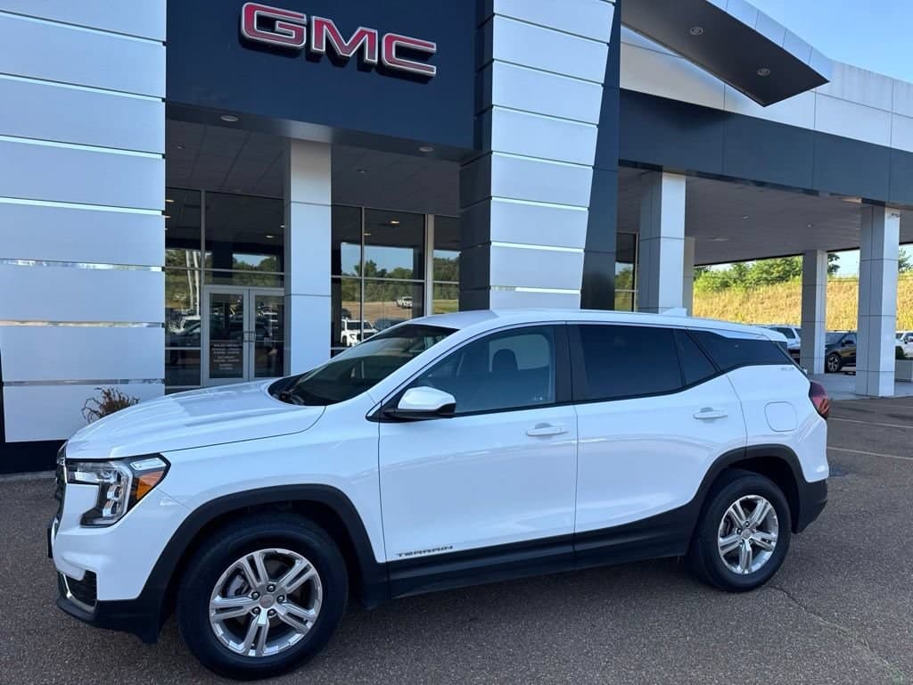 2024 GMC Terrain SLE — photo 1 of 36