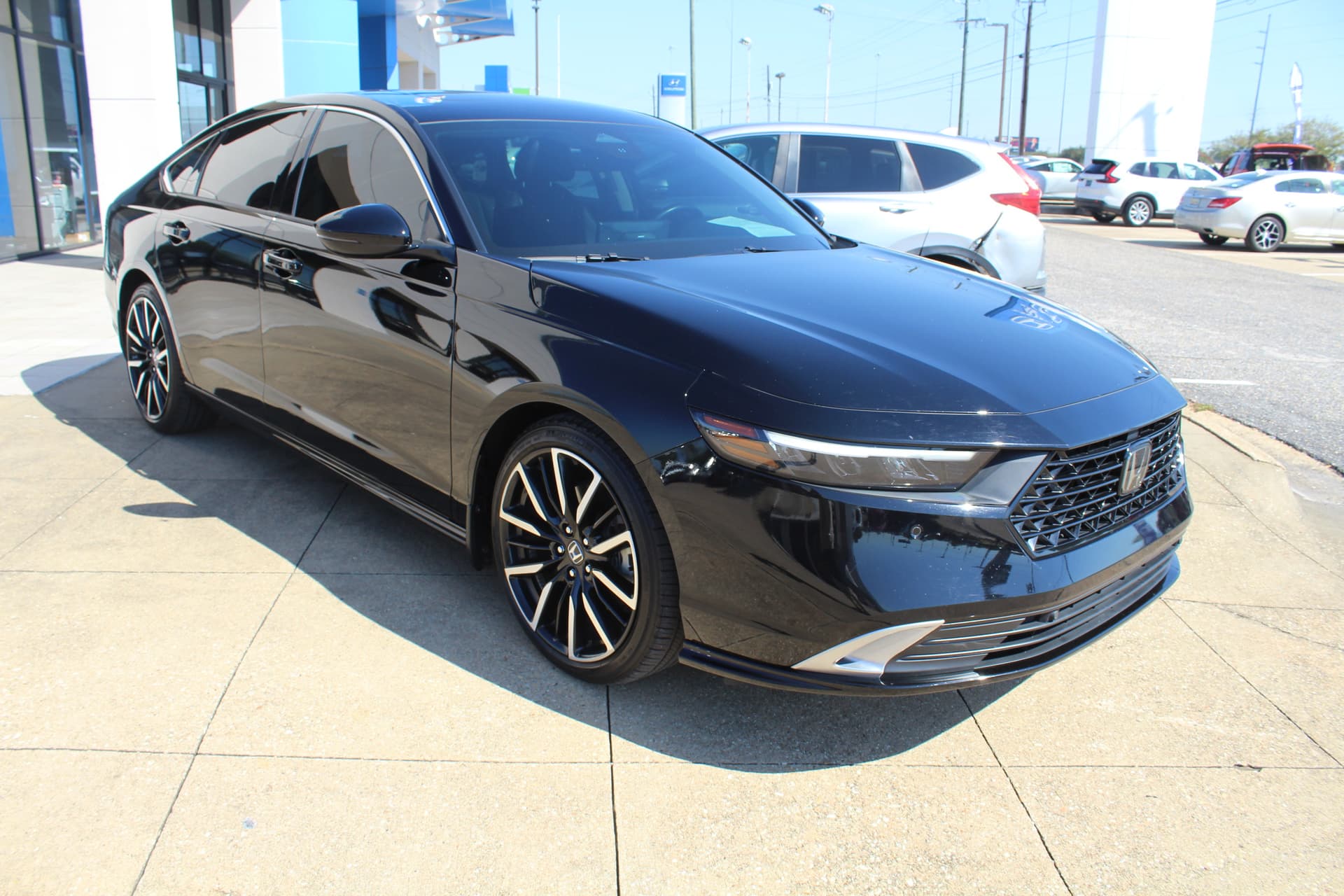 2024 Honda Accord Hybrid Touring — photo 1 of 25