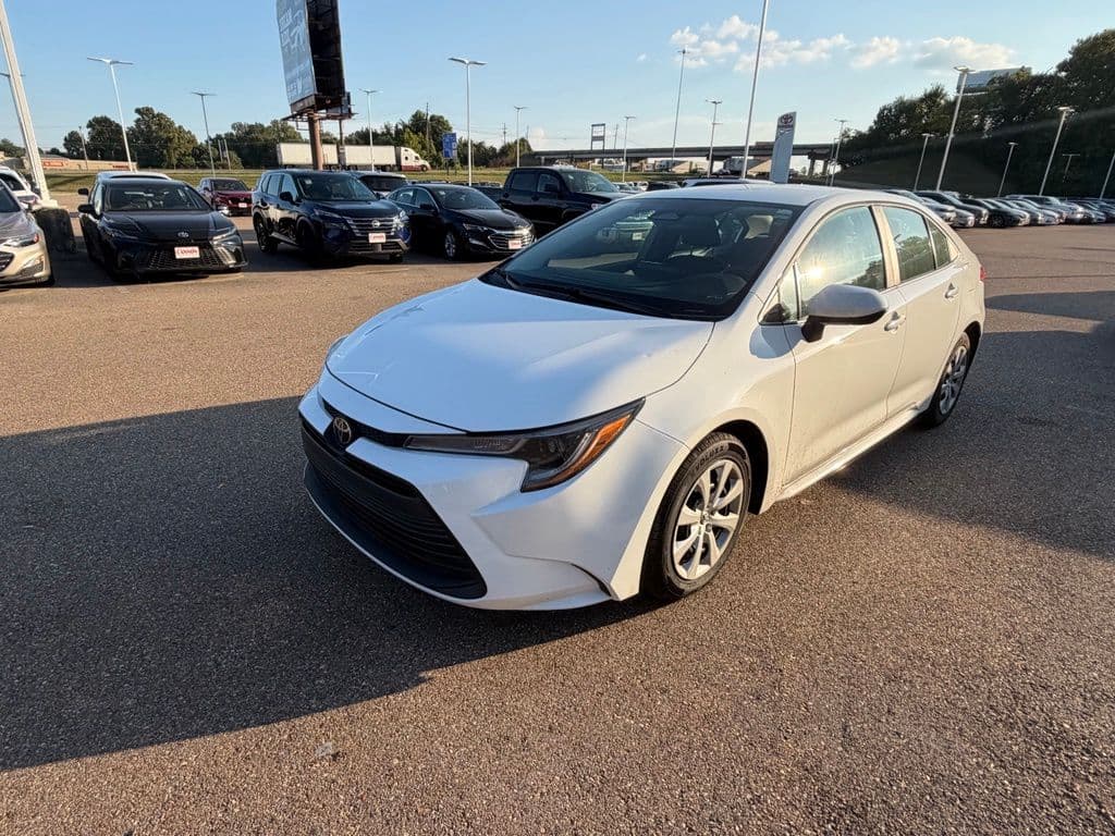 2025 Toyota Corolla LE — photo 1 of 40