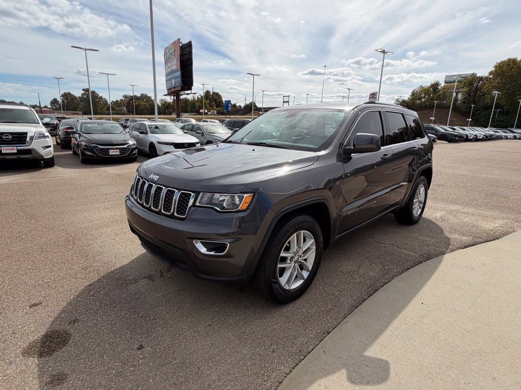 2017 Jeep Grand Cherokee Laredo — photo 1 of 42