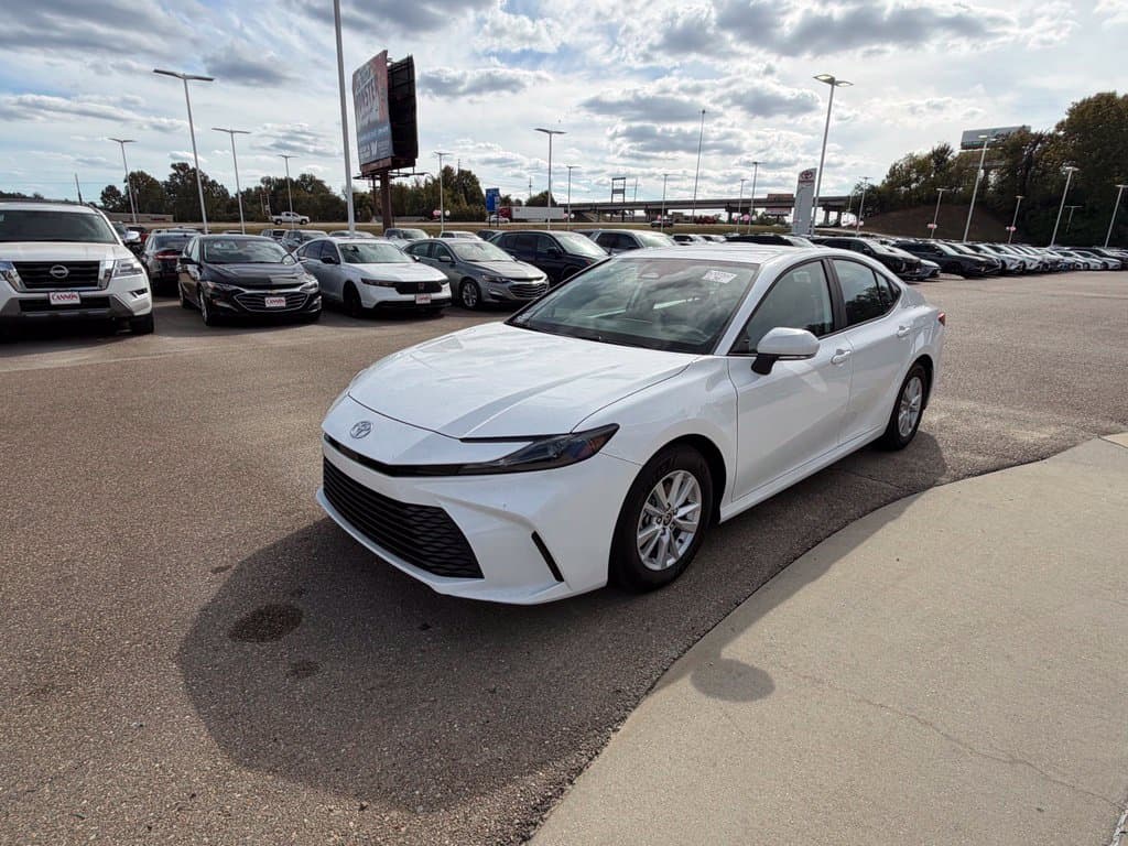 2025 Toyota Camry LE — photo 1 of 42