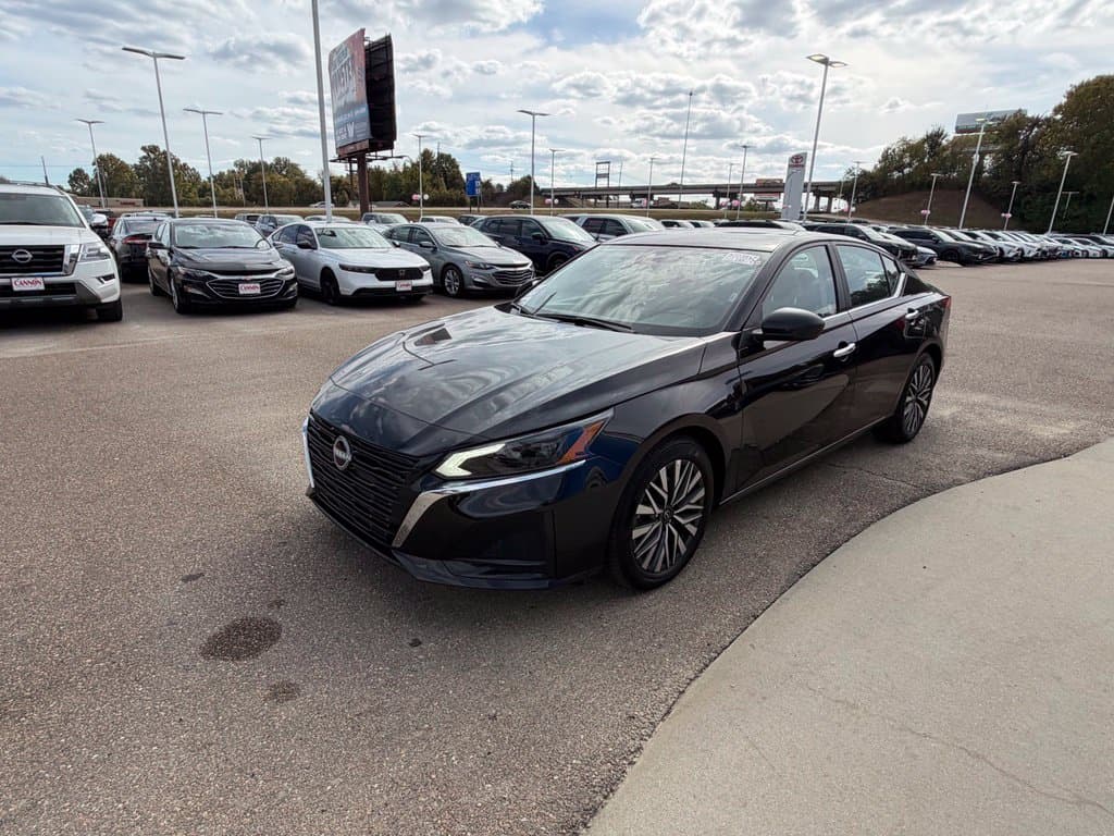 2025 Nissan Altima Base — photo 1 of 42