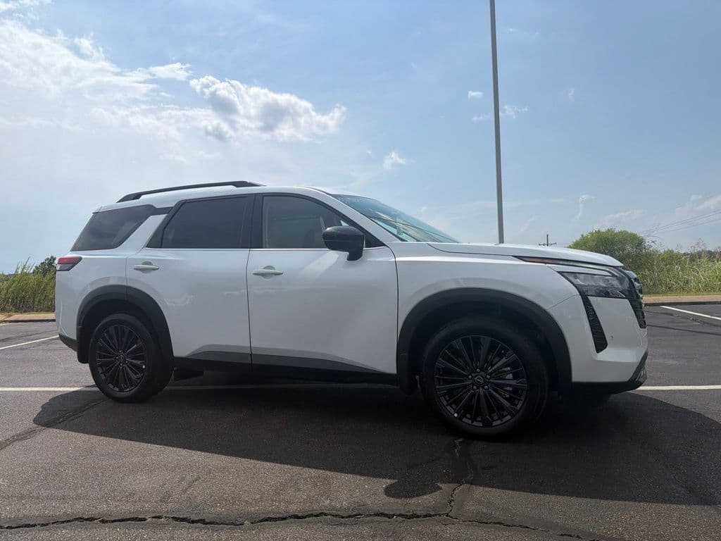 2026 Nissan Pathfinder SL — photo 1 of 27