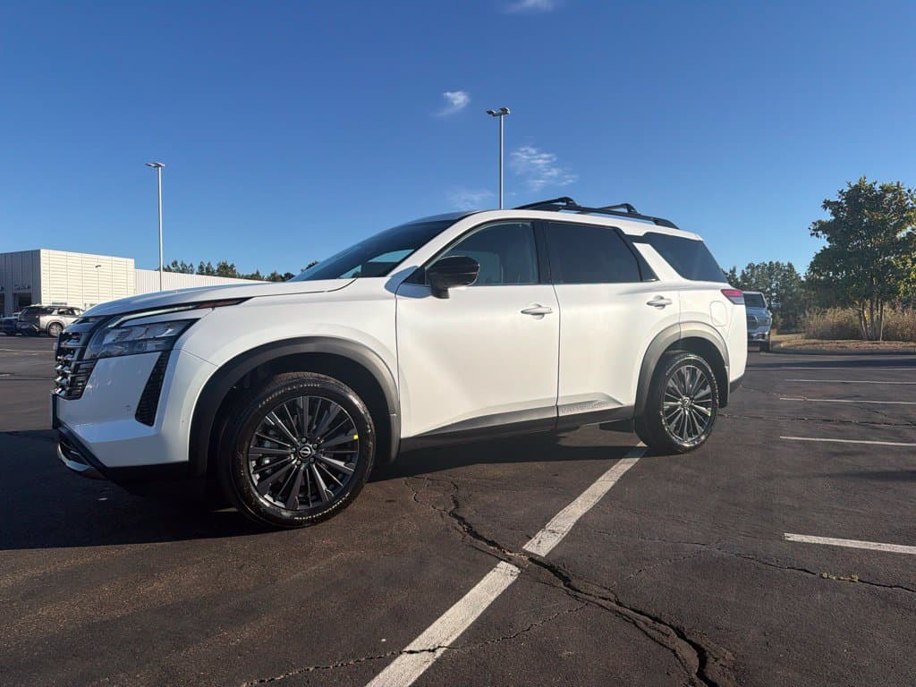 2026 Nissan Pathfinder SL — photo 1 of 30