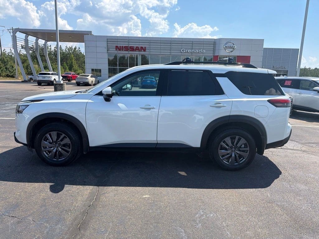 2025 Nissan Pathfinder SV — photo 1 of 28