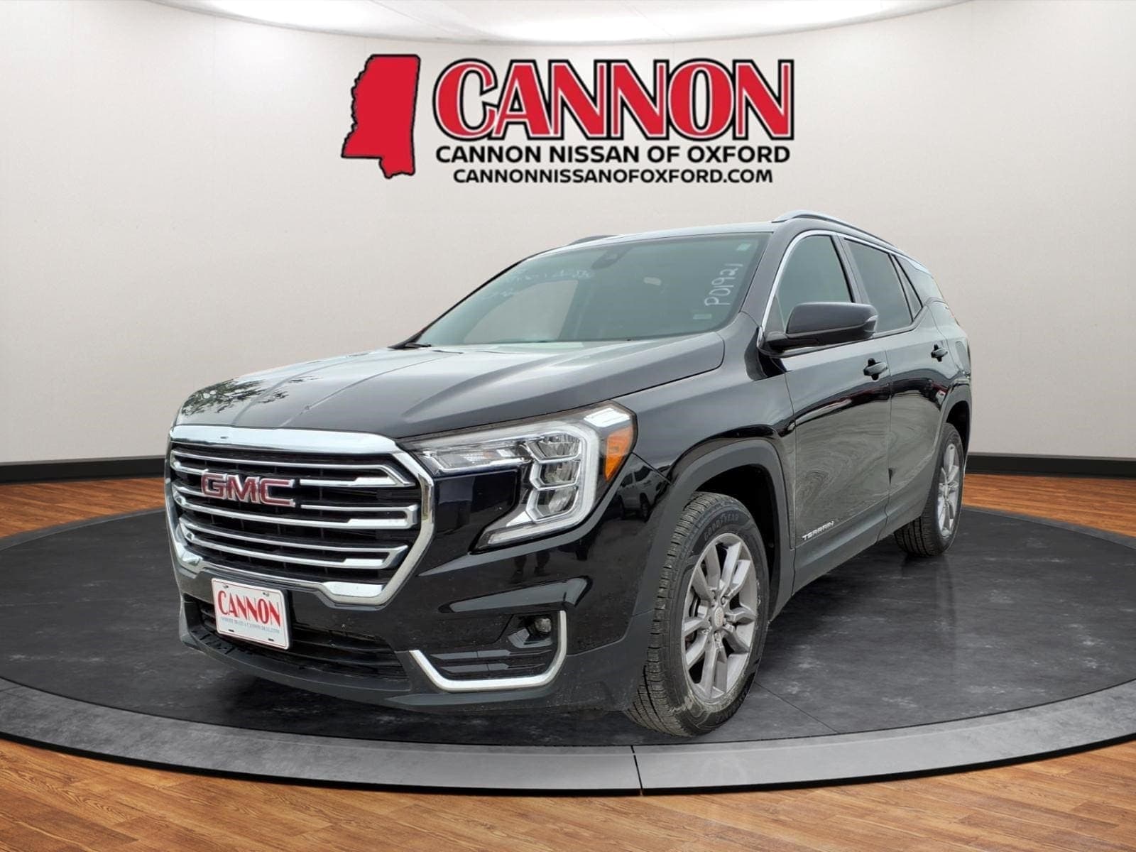 2024 GMC Terrain SLT — photo 1 of 26