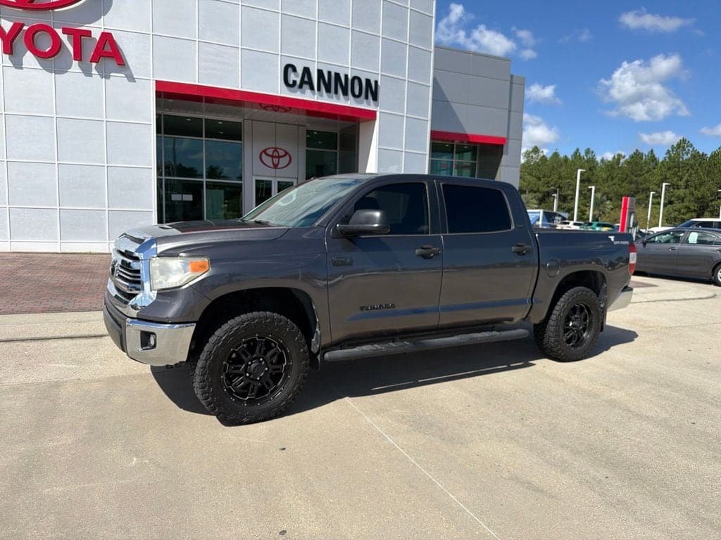 2016 Toyota Tundra 4WD Truck SR5 — photo 1 of 13