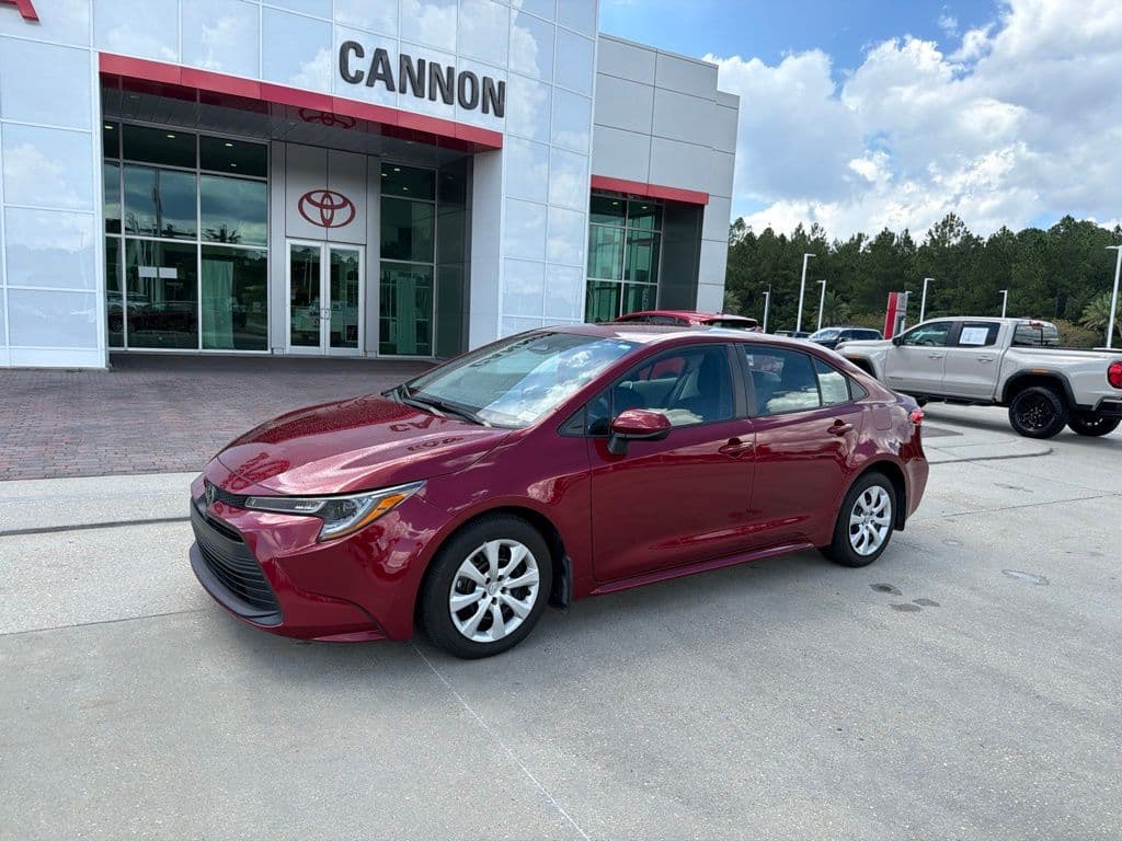 2025 Toyota Corolla LE — photo 1 of 8