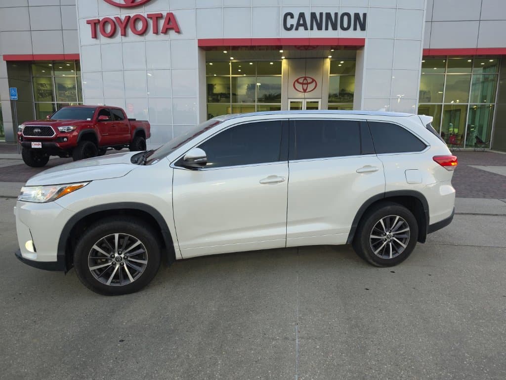 2018 Toyota Highlander XLE — photo 1 of 13