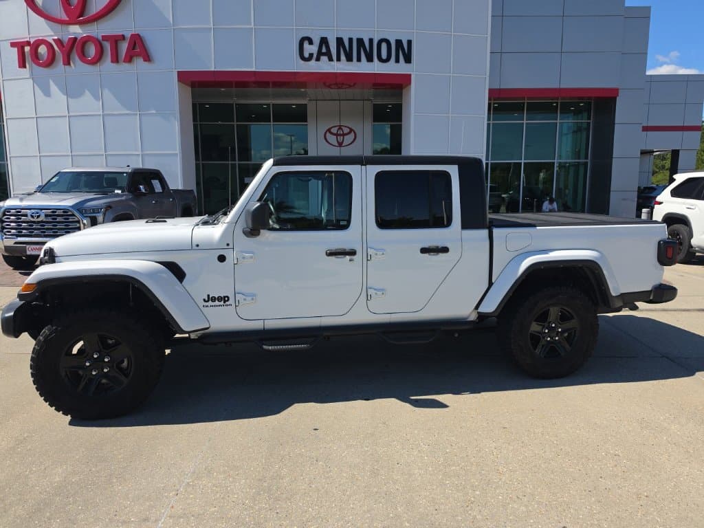 2021 Jeep Gladiator Sport — photo 1 of 14